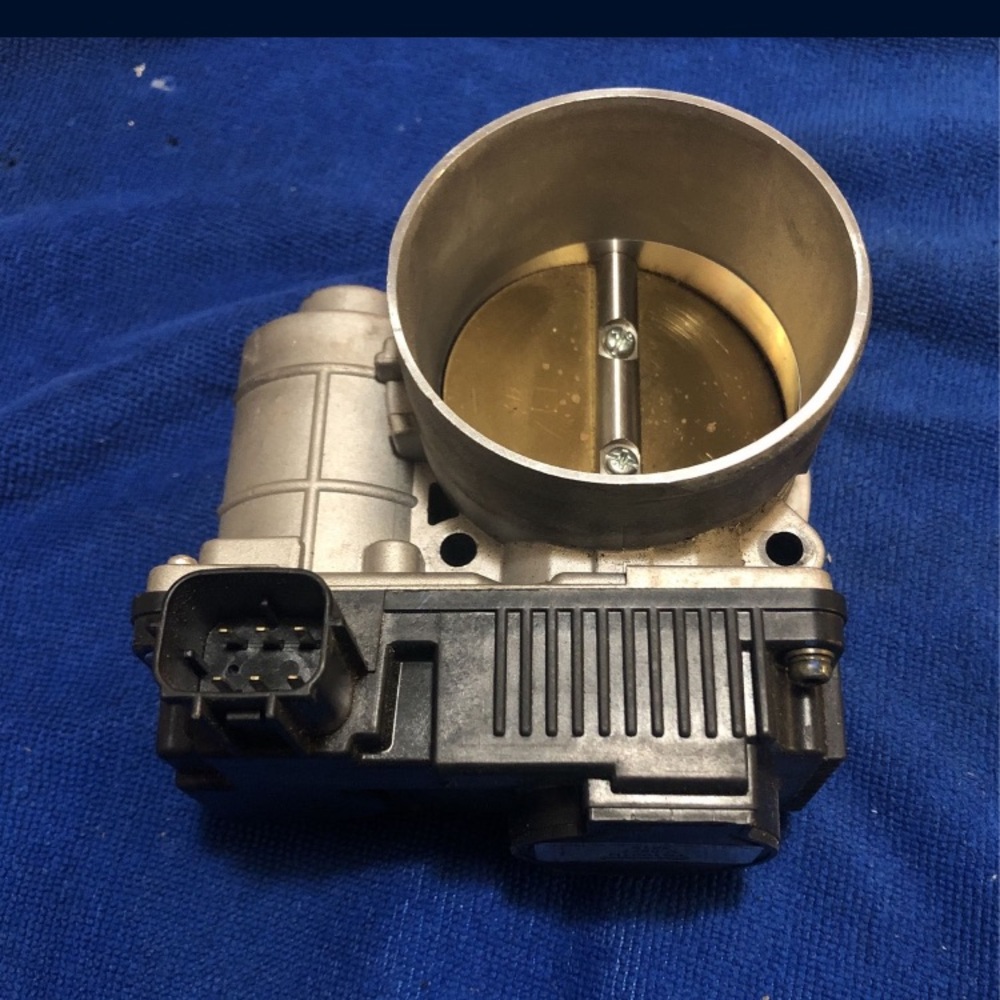 1991 Nissan 240SX fuel injection throttle body